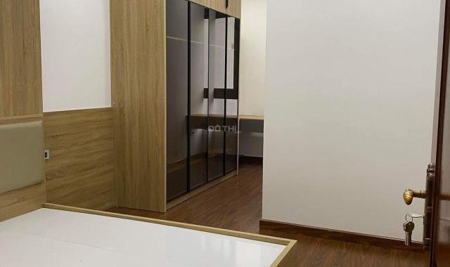 Cần bán gấp nhà mặt phố Trần Quốc Vượng. DT: 44 m2, 7 tầng, mặt tiền 5m. Giá chỉ 21,5 tỷ