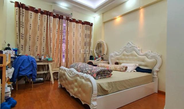 Bán nhà Nguyễn Khánh Toàn, DT 40m2x6T, MT 4m - 6 ngủ - nở hậu - ô tô tránh đỗ 50m (7. X tỷ)