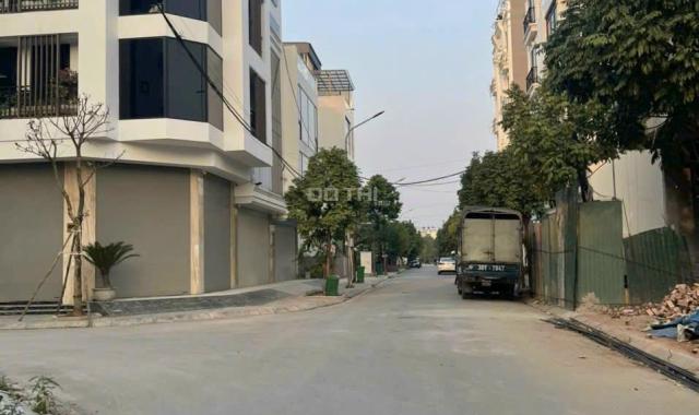 Bán đất đấu giá DT 82.5m2 MT 6m ngay trường CĐ FPT