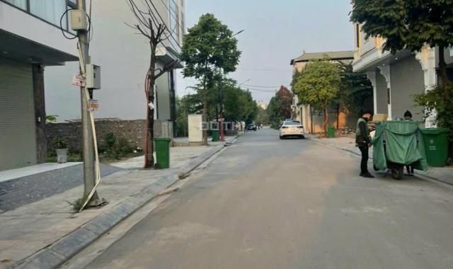 Bán đất đấu giá DT 82.5m2 MT 6m ngay trường CĐ FPT