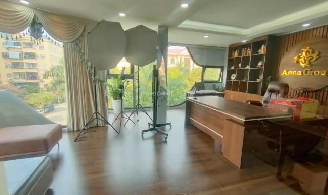 Cần bán tòa nhà văn phòng mặt đường Nguyễn Cơ Thạch. DT: 158m2, 9 tầng. Giá chỉ 83 tỷ