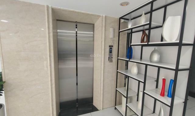 Cần bán tòa nhà văn phòng mặt đường Nguyễn Cơ Thạch. DT: 158m2, 9 tầng. Giá chỉ 83 tỷ