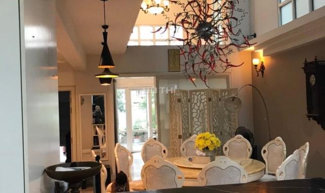 Bán gấp nhà lô góc ô tô tránh phố Cửa Bắc Ba Đình DT 170m2 5T MT 8.4m giá 50tỷ