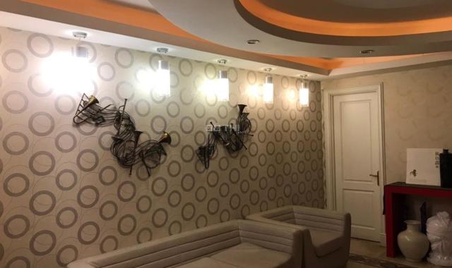 Bán gấp nhà lô góc ô tô tránh phố Cửa Bắc Ba Đình DT 170m2 5T MT 8.4m giá 50tỷ
