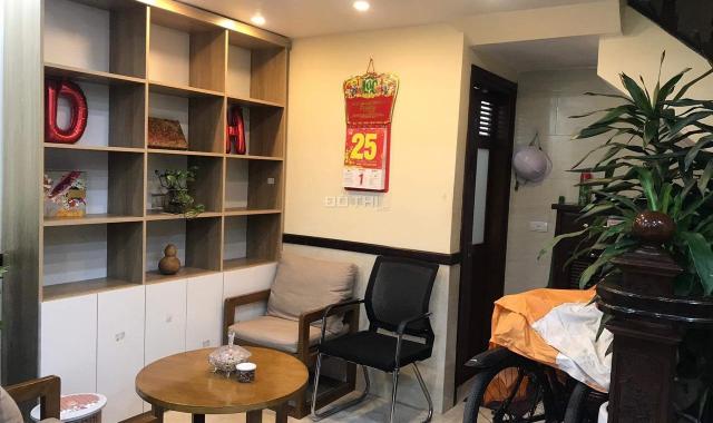 Mình cho thuê căn hộ dịch vụ 60m2 cạnh Lotte, Ba Đình giá 10tr sang trọng yên tĩnh. LH 0914333842