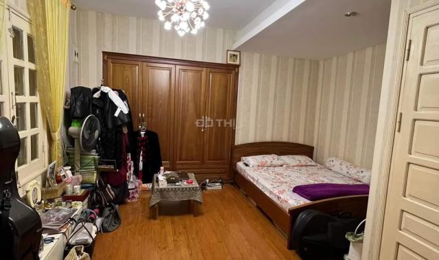 Chủ nhà cần bán CC A6 Giảng Võ - thang máy - tặng full nội thất - sát hồ chỉ 1x tỷ. LH 0983918483