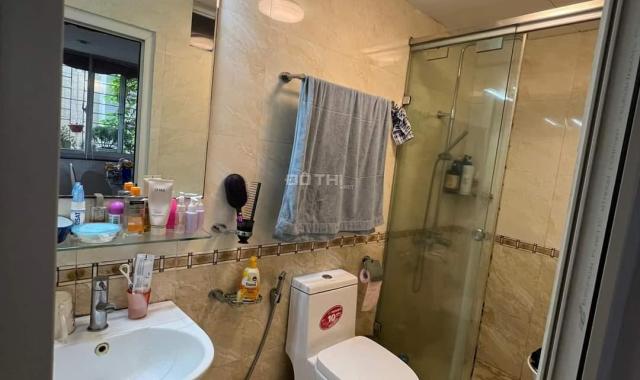 Chủ nhà cần bán CC A6 Giảng Võ - thang máy - tặng full nội thất - sát hồ chỉ 1x tỷ. LH 0983918483