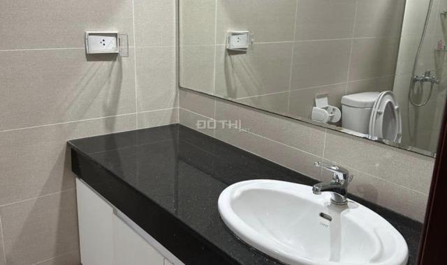 Cho thuê căn hộ chung cư Central Field Trung Kính 2 ngủ, đủ đồ căn góc có slot ô tô
