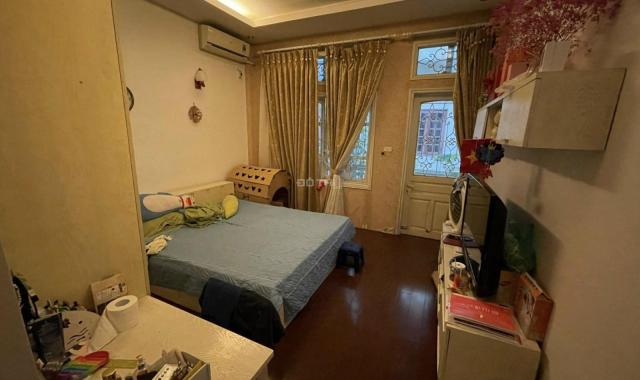 Cần bán gấp nhà phân lô ngõ 199 Trần Quốc Hoàn 41m2, 4T, ô tô, kinh doanh
