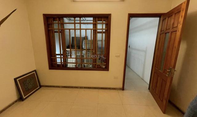 Cần bán gấp nhà phân lô ngõ 199 Trần Quốc Hoàn 41m2, 4T, ô tô, kinh doanh