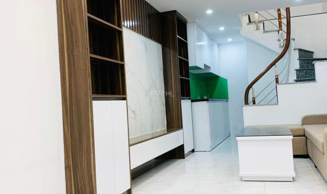 Nhà ngã tư Tam Trinh, Minh Khai. DT: 25m2, 4 tầng, hơn 2 tỷ, SĐCC