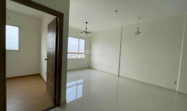Cho thuê căn hộ 2PN- ban công phòng ngủ thoáng mát- giá siêu rẻ