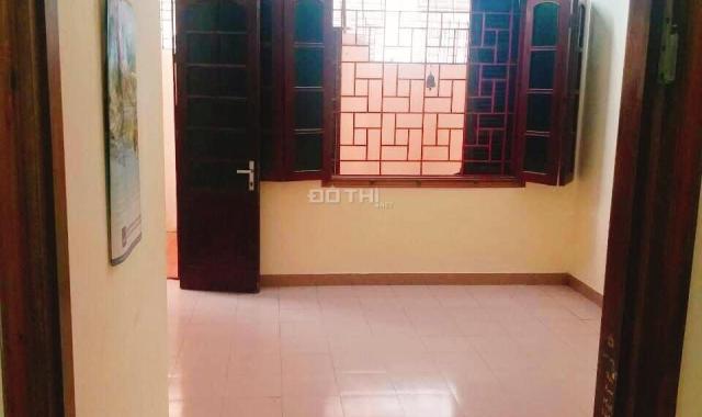Bán nhà phố Trần Quốc Vượng - Cầu Giấy 50m2 x 3 tầng, 3 phòng ngủ, ngõ rộng ô tô đỗ của vào nhà
