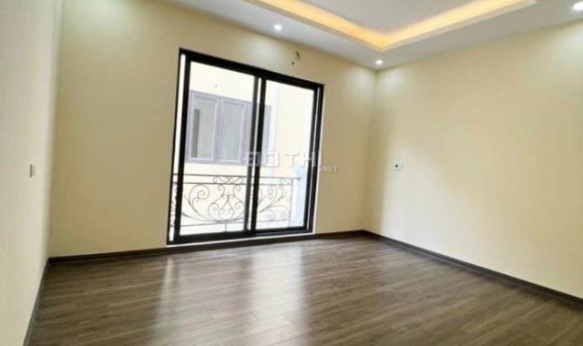 Bán nhà Cổ Linh Thạch Bàn Long Biên 35m2, 4,5 tầng ngõ ô tô quay đầu giá 3,45 tỷ