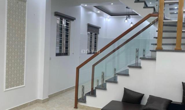 Cho thuê nguyên nhà 4 tầng mới tinh trong ngõ 200 Văn Cao
