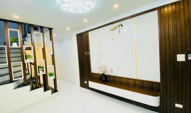 Bán nhà phố Thịnh Quang, Đống Đa diện tích 31m2x5T, ô tô, nhà đẹp ở luôn. Lh 0912929280