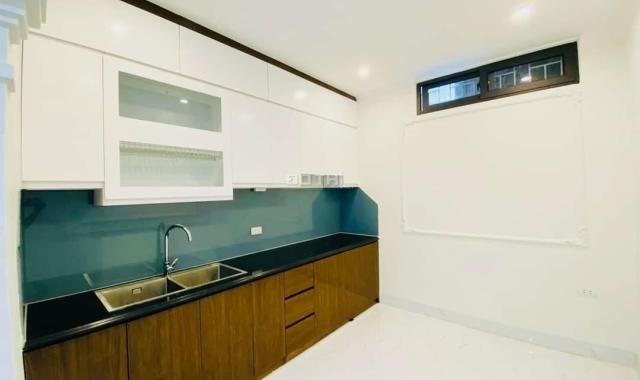 Bán nhà phố Thịnh Quang, Đống Đa diện tích 31m2x5T, ô tô, nhà đẹp ở luôn. Lh 0912929280