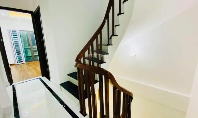 Bán nhà phố Thịnh Quang, Đống Đa diện tích 31m2x5T, ô tô, nhà đẹp ở luôn. Lh 0912929280