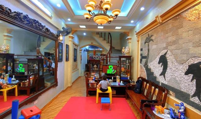 Bán nhà quận Cầu Giấy, ngõ nông, 20m ra phố, DT 50m2, giá 5.95 tỷ