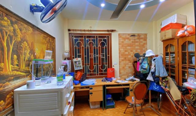 Bán nhà quận Cầu Giấy, ngõ nông, 20m ra phố, DT 50m2, giá 5.95 tỷ