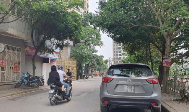 Có 1 - 0 - 2 bán nhà Định Công - chỉ 100tr/m2, DT 100m2, lô góc, ô tô, mặt tiền 12.8m, giá đầu tư