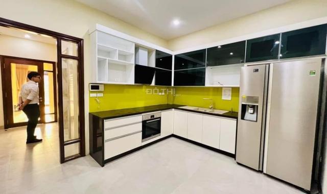 Quá hiếm lô góc mặt Hồ Tây vỉa hè vừa tầm tiền
