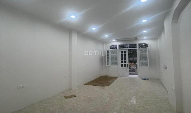 Bán nhà Nghĩa Đô, chỉ 8,5 tỷ, 45m2, 5T, phân lô, ô tô tránh, KD, dân trí, gần phố