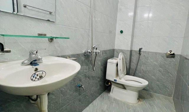 Siêu hiếm 1,8 tỷ nhà 33m2 x 4 tầng hộ khẩu Hà Đông ô tô đỗ cổng