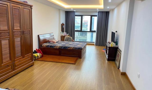 Bán gấp nhà mặt phố Nguyễn Hy Quang, Đống Đa, DT 75m2 8T MT 4m giá 35 tỷ