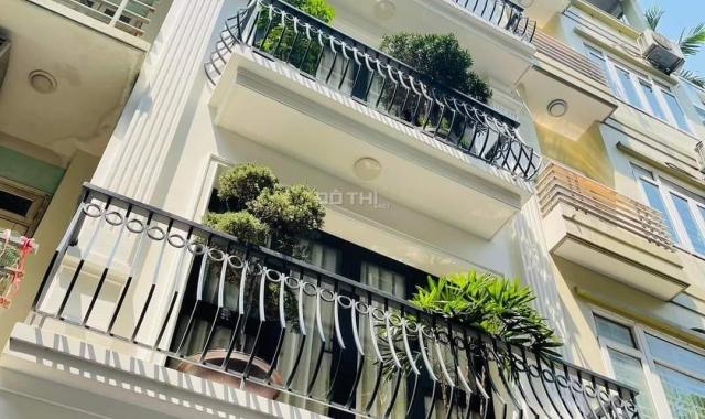 Bán nhà 6 tầng thang máy - nội thất nhập khẩu - oto tránh - phố Nguyễn Phong Sắc, Cầu Giấy 16,8 tỷ