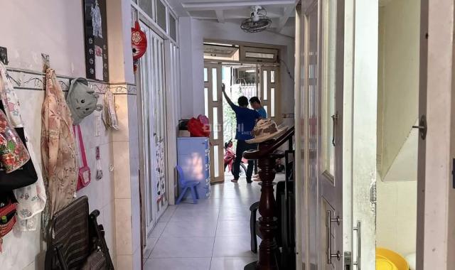 Đường xe tải 5m hẻm 107 Phạm Văn Hai, thông sang Bùi Thị Xuân, 26 m2 x 4 tầng