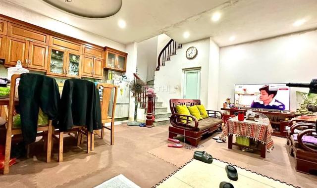 Bán nhà Ngõ 72 Nguyễn Trãi lô góc - 4PN - tặng nội thất - hàng xóm Royal City
