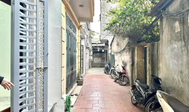 Bán nhà Nam Dư Lĩnh Nam Hoàng Mai ô tôtranhsh vài bước chân, gần chợ, gần trường học