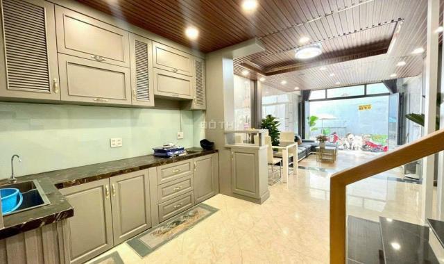 Nội thất cao cấp, khu văn minh Hoàng Quốc Việt 2 lầu + lửng + sân thượng giá 8.5 tỷ Quận 7