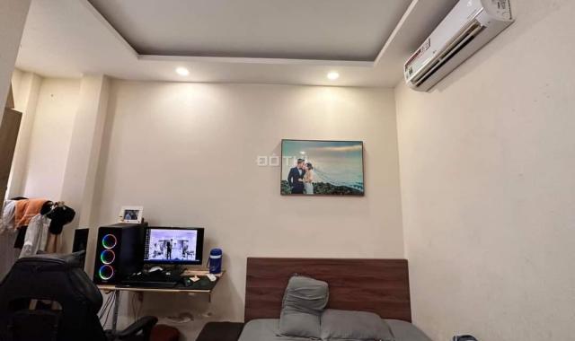 Xe tải đỗ sát cửa - hẻm 136 Trần Văn Quang, 4PN, nhỉnh 2 tỷ