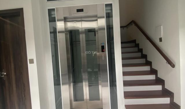 Bán nhà phân lô Hoàng Cầu, Đống Đa, 105m2, 5 tầng thang máy, lô góc, ô tô tránh, kinh doanh