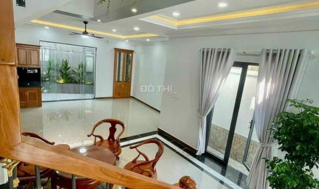 Cần tiền kinh doanh bán gấp căn mặt tiền đường, DT 180m2, góc view đẹp