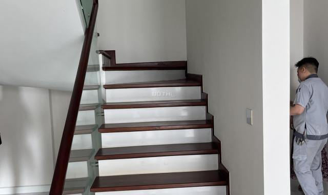 Cho thuê căn Duplex 198m2, 2 tầng tại chung cư cao cấp Sunshine Tây hồ Hà Nội. LH: 0984074088