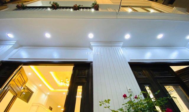 Gấp! Bán nhà Lạc Long Quân - Tây Hồ. DT 36m2*5T giá 4.0 tỷ (ô tô cách nhà 20m)