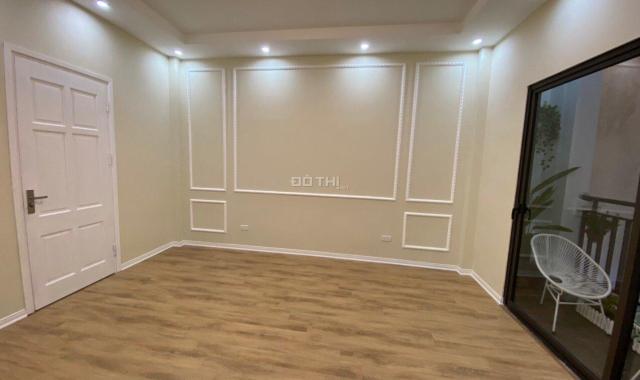 Gấp! Bán nhà Lạc Long Quân - Tây Hồ. DT 36m2*5T giá 4.0 tỷ (ô tô cách nhà 20m)