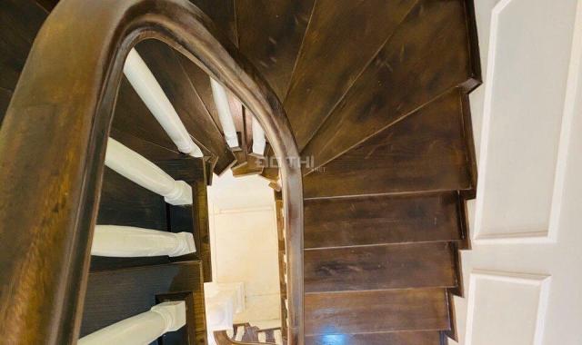 Gấp! Bán nhà Lạc Long Quân - Tây Hồ. DT 36m2*5T giá 4.0 tỷ (ô tô cách nhà 20m)