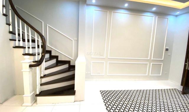 Gấp! Bán nhà Lạc Long Quân - Tây Hồ. DT 36m2*5T giá 4.0 tỷ (ô tô cách nhà 20m)