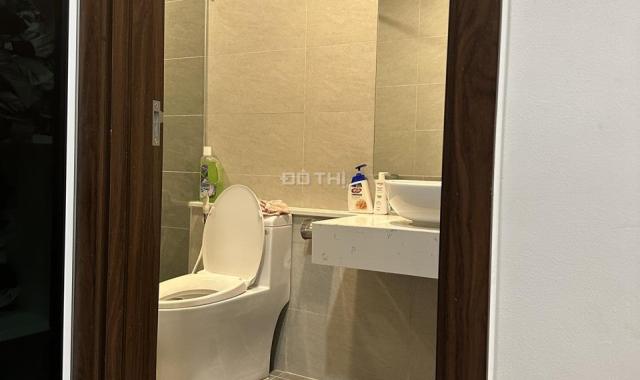 Chính chủ bán gấp căn full đồ 2 ngủ 68m2 giá 2.2 tỷ chung cư Eurowindow Đông Trù