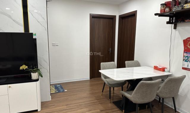 Chính chủ bán gấp căn full đồ 2 ngủ 68m2 giá 2.2 tỷ chung cư Eurowindow Đông Trù