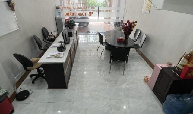 Cần tiền bán căn nhà đang kinh doanh buôn bán tại quận 2