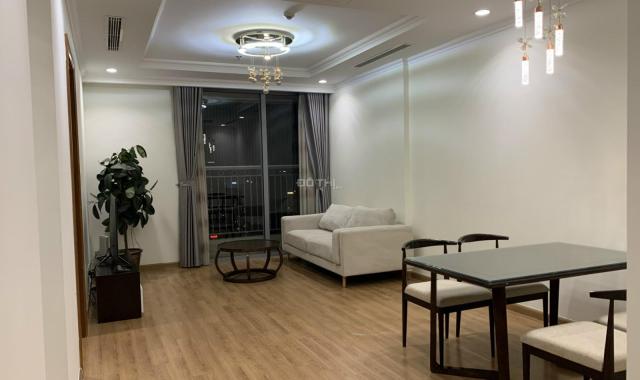 Hot cho thuê ngay căn hộ giá tốt 2 ngủ đủ đồ ở Vinhomes Nguyễn Chí Thanh, vào ở ngay. LH 0932438182