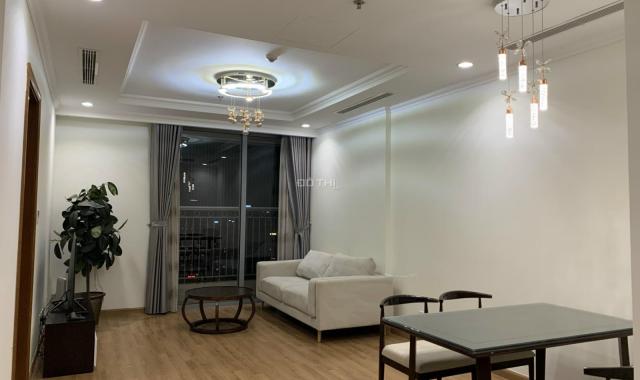 Hot cho thuê ngay căn hộ giá tốt 2 ngủ đủ đồ ở Vinhomes Nguyễn Chí Thanh, vào ở ngay. LH 0932438182