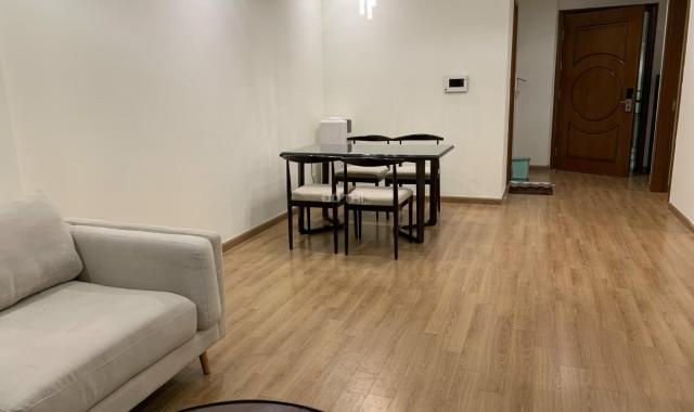 Hot cho thuê ngay căn hộ giá tốt 2 ngủ đủ đồ ở Vinhomes Nguyễn Chí Thanh, vào ở ngay. LH 0932438182