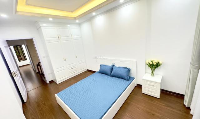 Bán nhà 28 ngõ 269 Thịnh Quang Thái Thịnh, ngõ ba gác, 40m ra ô tô DT: 44m2/5 tầng/6.3 tỷ
