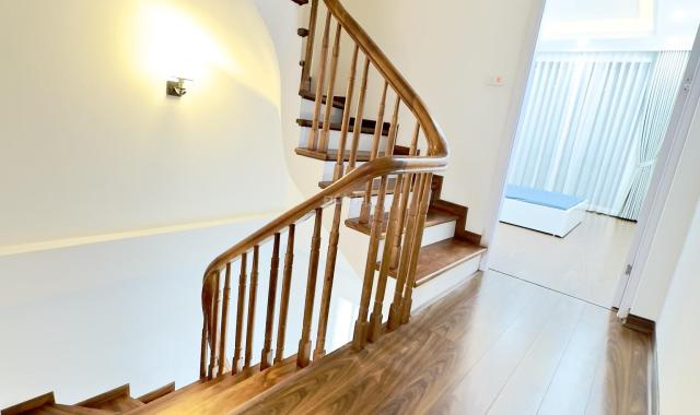 Bán nhà 28 ngõ 269 Thịnh Quang Thái Thịnh, ngõ ba gác, 40m ra ô tô DT: 44m2/5 tầng/6.3 tỷ